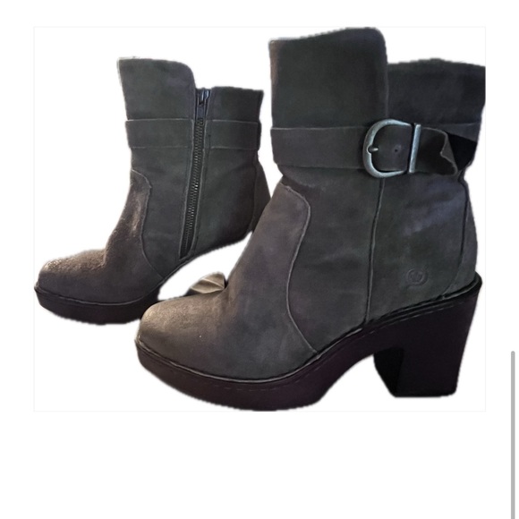 Tan Born boots. Size 8 - Picture 1 of 4